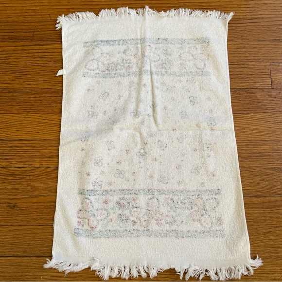 Floral and Leaf Patterned Hand Towels - Picture 5 of 9